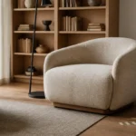 Choisir un fauteuil design selon l’usage, les dimensions, le confort et le budget aide à l’intégrer au salon sans se fier à son seul aspect.